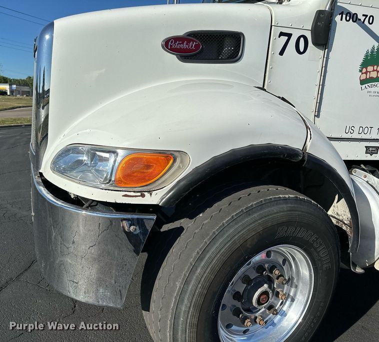 image for item MQ9435 2006 Peterbilt 335  dump truck