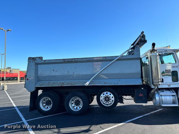 image for item MQ9435 2006 Peterbilt 335  dump truck