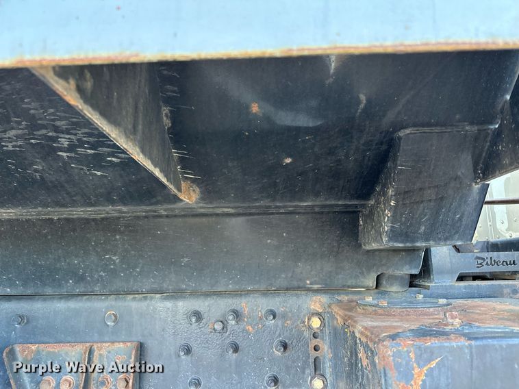 image for item MQ9435 2006 Peterbilt 335  dump truck