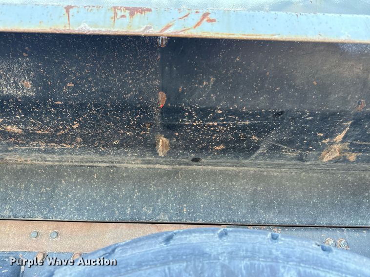 image for item MQ9435 2006 Peterbilt 335  dump truck