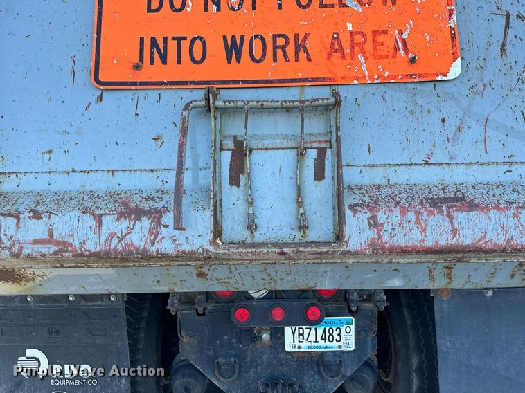 image for item MQ9435 2006 Peterbilt 335  dump truck