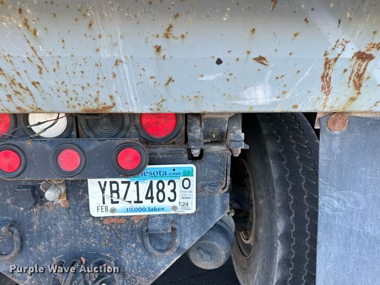 image for item MQ9435 2006 Peterbilt 335  dump truck