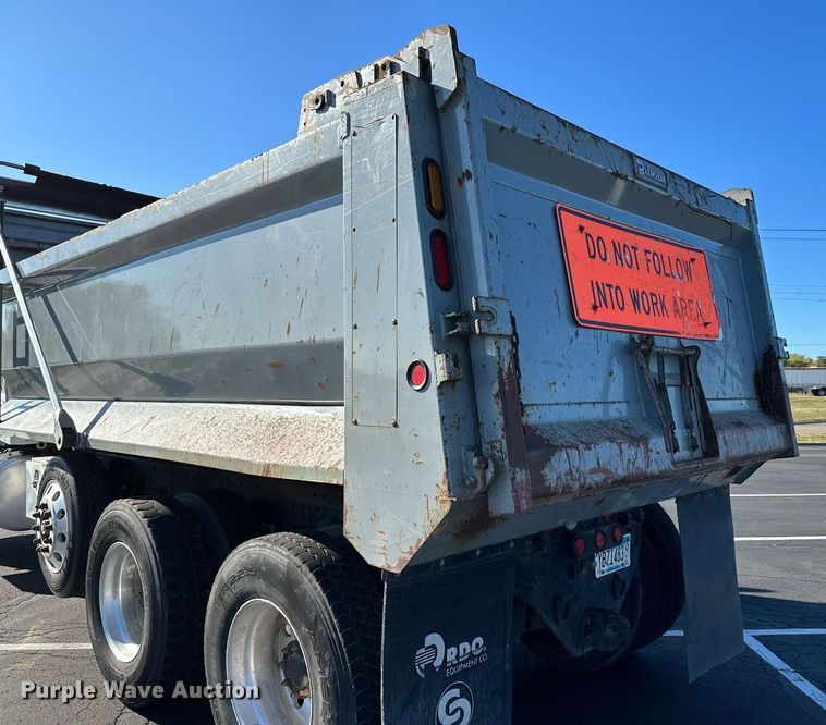 image for item MQ9435 2006 Peterbilt 335  dump truck