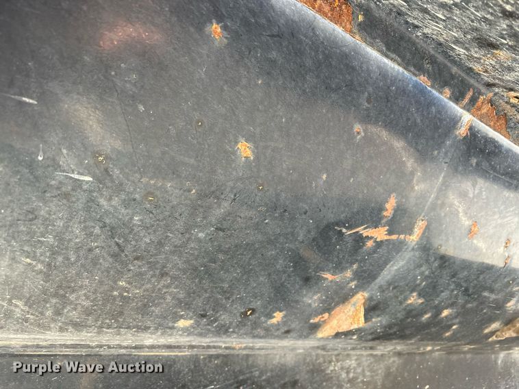 image for item MQ9435 2006 Peterbilt 335  dump truck