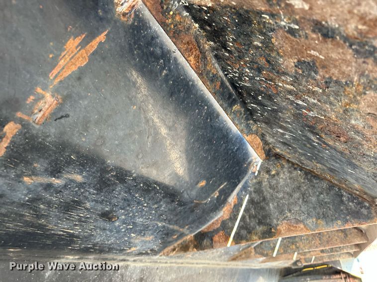 image for item MQ9435 2006 Peterbilt 335  dump truck