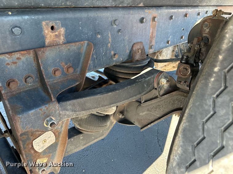 image for item MQ9435 2006 Peterbilt 335  dump truck