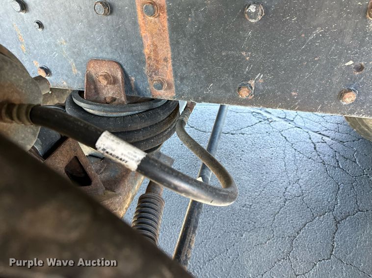 image for item MQ9435 2006 Peterbilt 335  dump truck