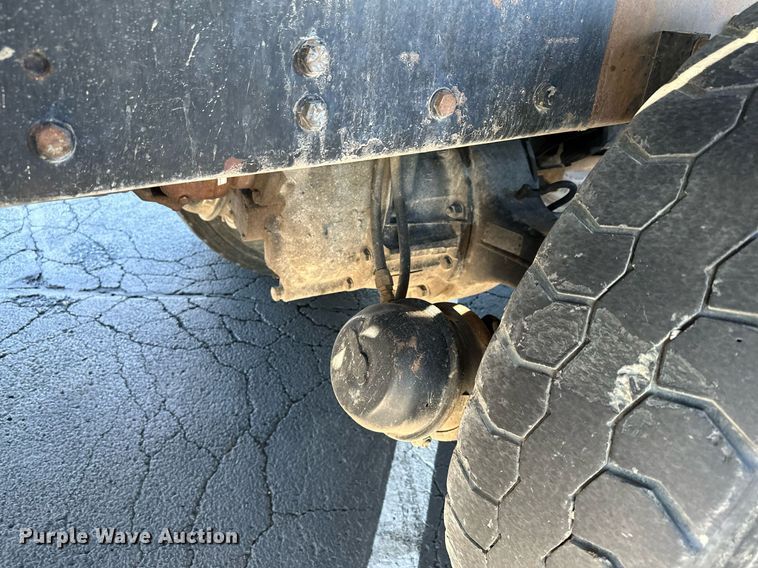 image for item MQ9435 2006 Peterbilt 335  dump truck