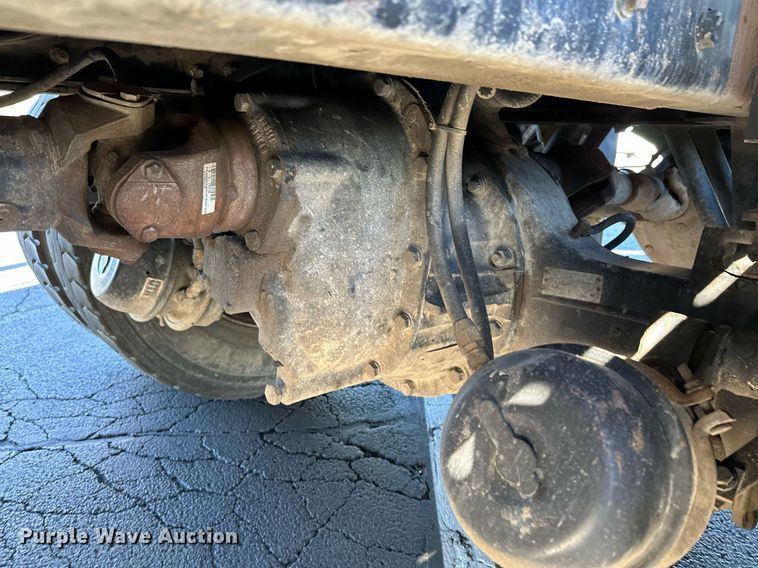 image for item MQ9435 2006 Peterbilt 335  dump truck