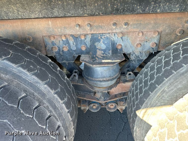 image for item MQ9435 2006 Peterbilt 335  dump truck