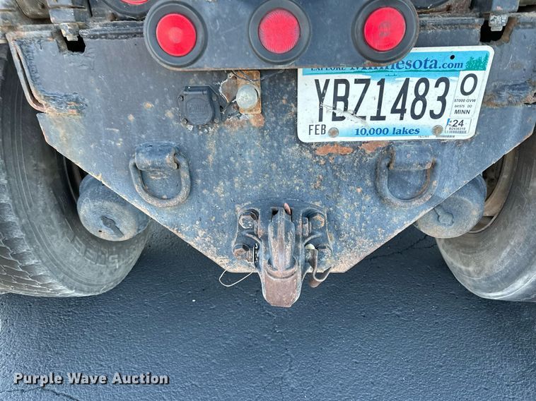 image for item MQ9435 2006 Peterbilt 335  dump truck