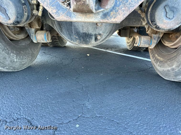 image for item MQ9435 2006 Peterbilt 335  dump truck