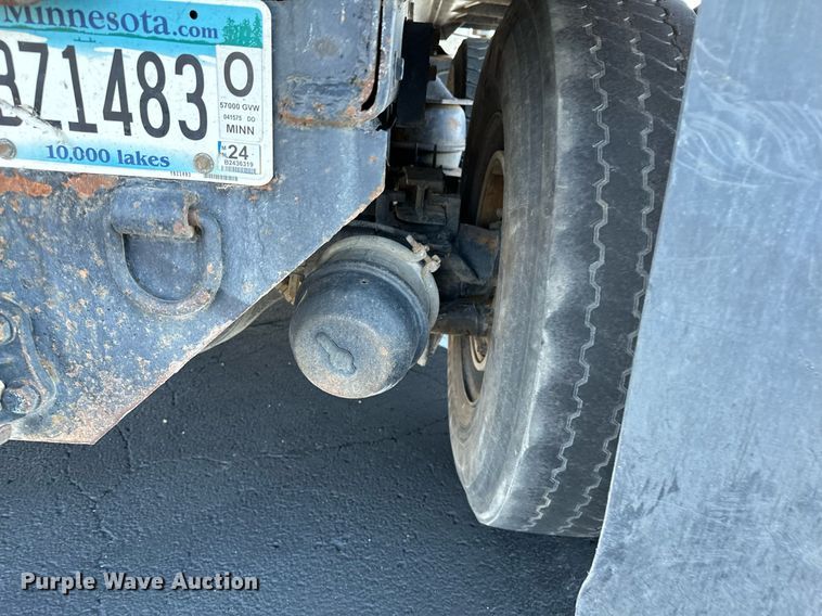 image for item MQ9435 2006 Peterbilt 335  dump truck