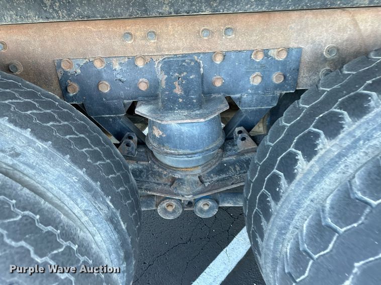 image for item MQ9435 2006 Peterbilt 335  dump truck