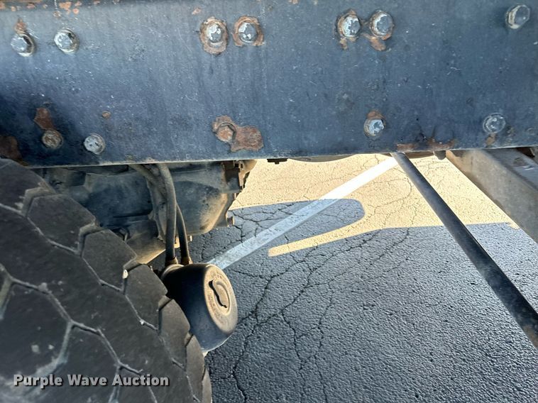 image for item MQ9435 2006 Peterbilt 335  dump truck