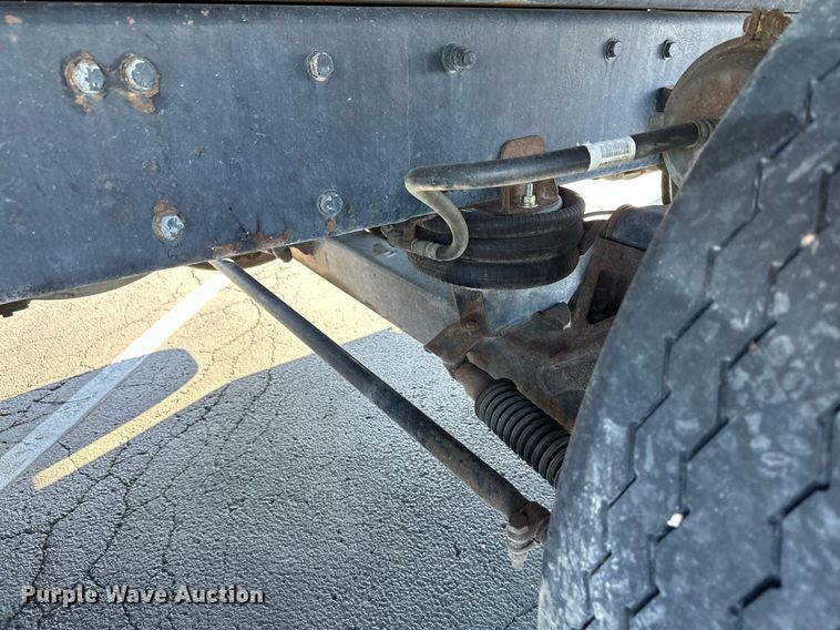 image for item MQ9435 2006 Peterbilt 335  dump truck