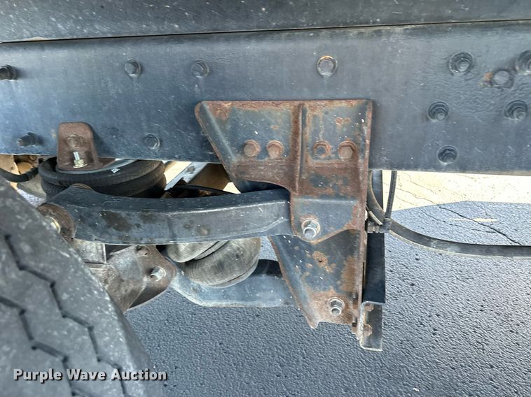 image for item MQ9435 2006 Peterbilt 335  dump truck