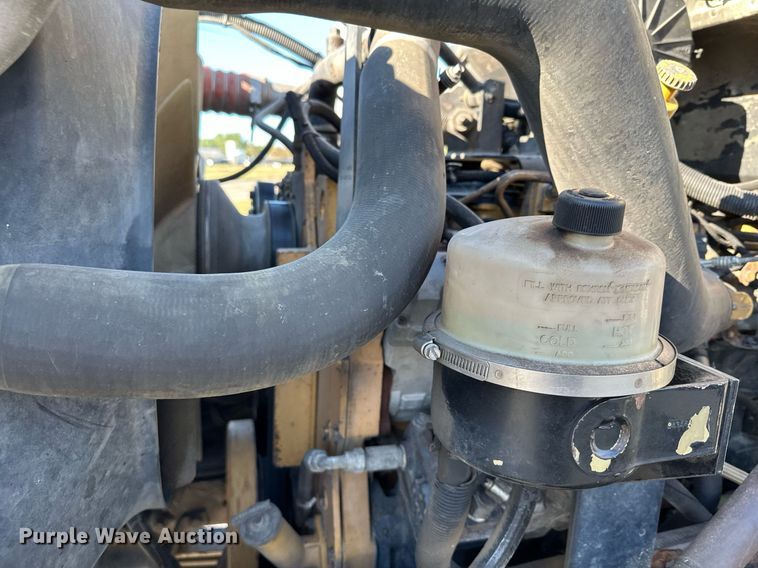 image for item MQ9435 2006 Peterbilt 335  dump truck