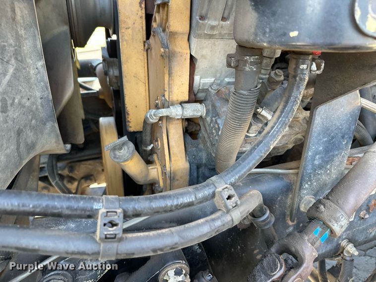 image for item MQ9435 2006 Peterbilt 335  dump truck