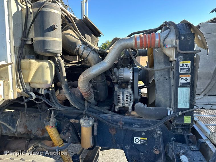 image for item MQ9435 2006 Peterbilt 335  dump truck