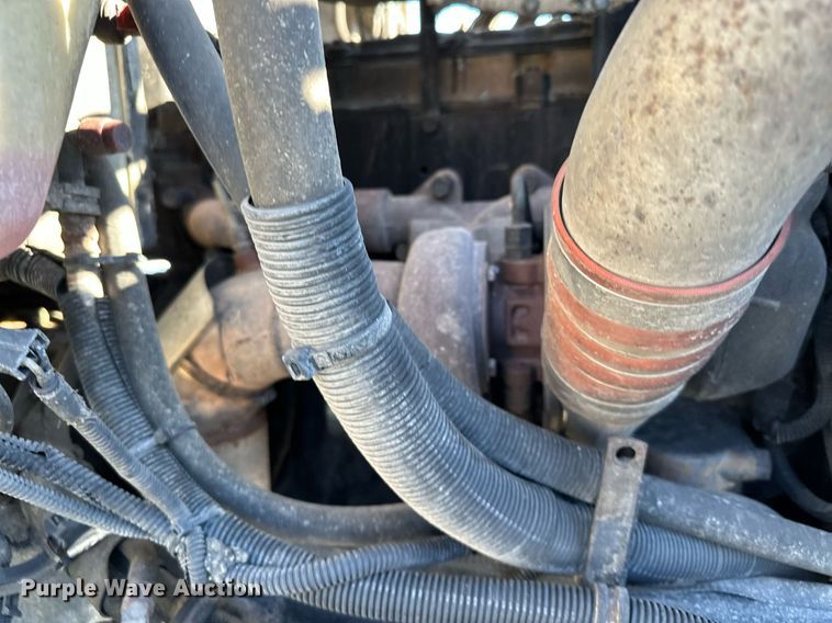 image for item MQ9435 2006 Peterbilt 335  dump truck