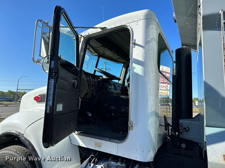 image for item MQ9435 2006 Peterbilt 335  dump truck