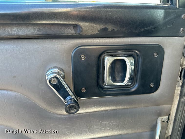 image for item MQ9435 2006 Peterbilt 335  dump truck