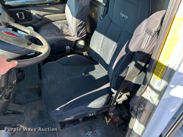 image for item MQ9435 2006 Peterbilt 335  dump truck