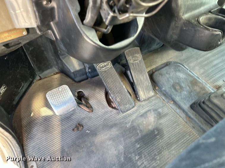 image for item MQ9435 2006 Peterbilt 335  dump truck