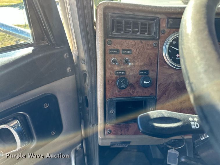 image for item MQ9435 2006 Peterbilt 335  dump truck