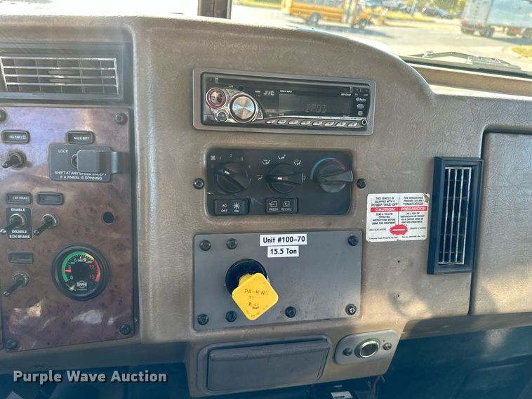 image for item MQ9435 2006 Peterbilt 335  dump truck