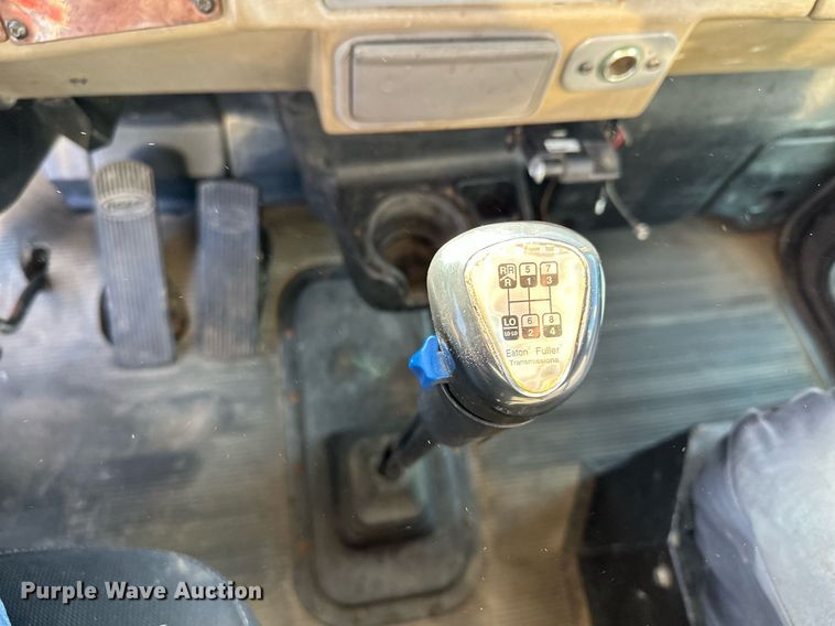 image for item MQ9435 2006 Peterbilt 335  dump truck