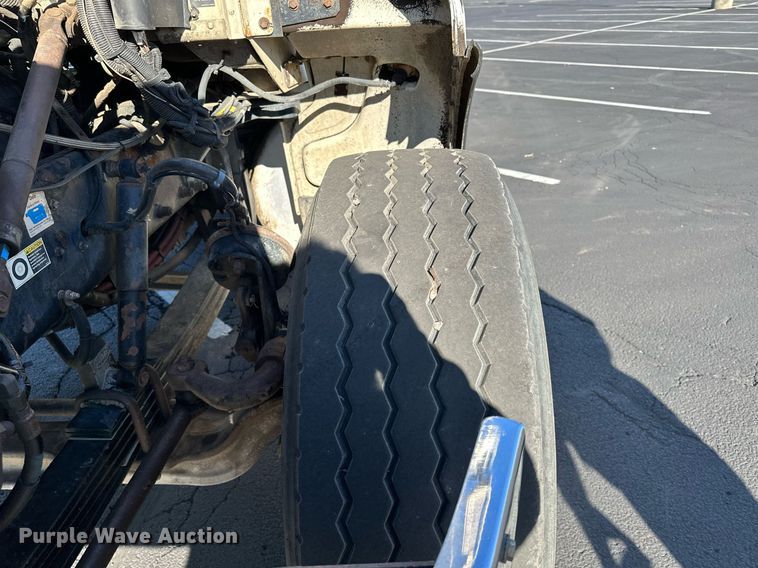 image for item MQ9435 2006 Peterbilt 335  dump truck