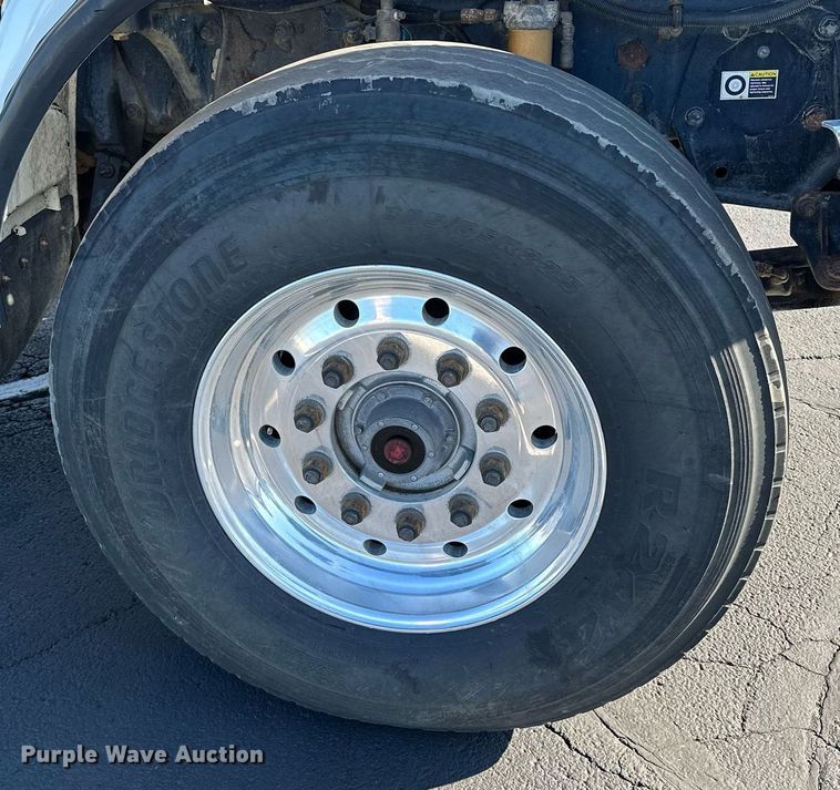 image for item MQ9435 2006 Peterbilt 335  dump truck