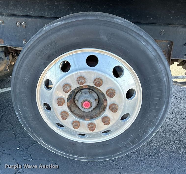 image for item MQ9435 2006 Peterbilt 335  dump truck