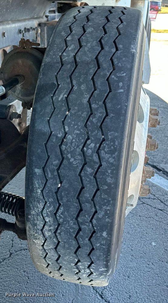 image for item MQ9435 2006 Peterbilt 335  dump truck