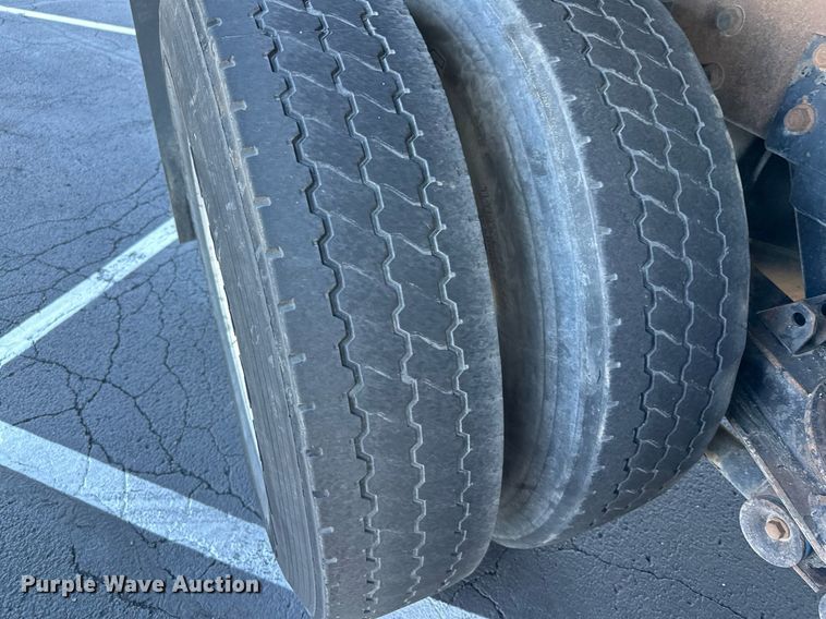 image for item MQ9435 2006 Peterbilt 335  dump truck