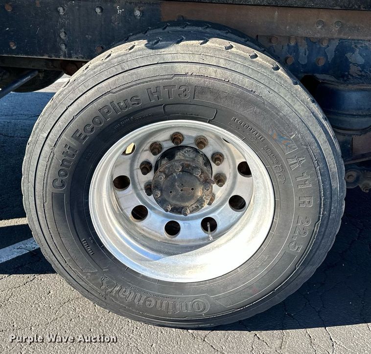 image for item MQ9435 2006 Peterbilt 335  dump truck