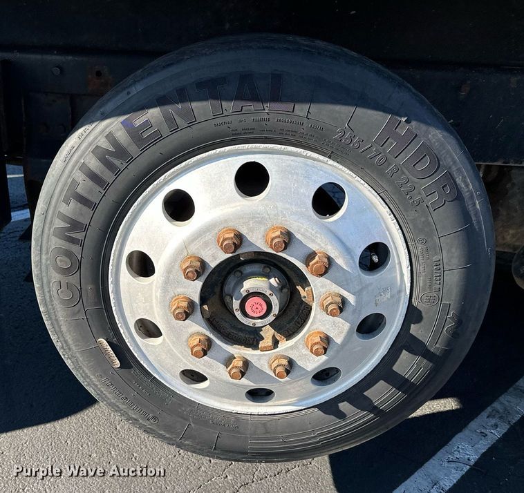 image for item MQ9435 2006 Peterbilt 335  dump truck