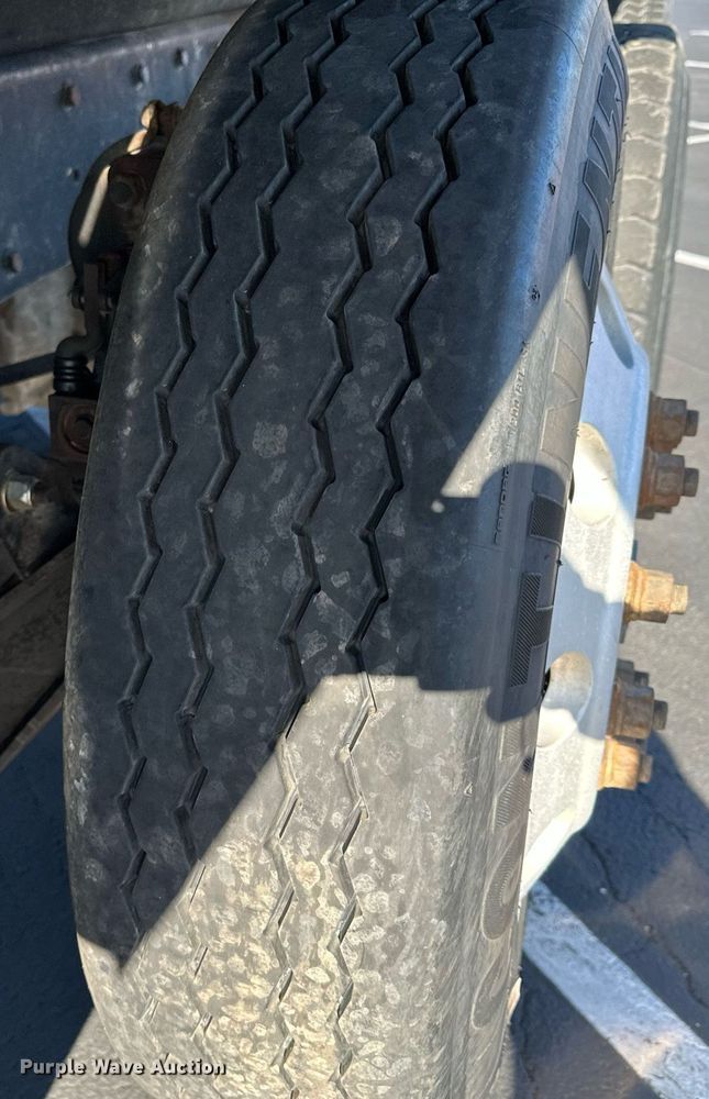 image for item MQ9435 2006 Peterbilt 335  dump truck