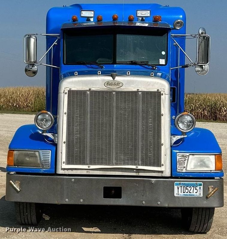 image for item MQ9460 1999 Peterbilt 377  semi truck