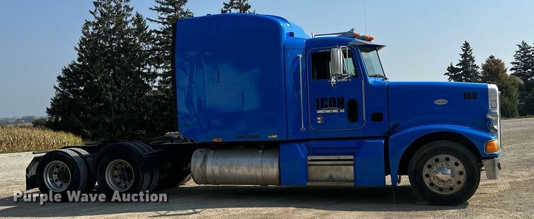 image for item MQ9460 1999 Peterbilt 377  semi truck