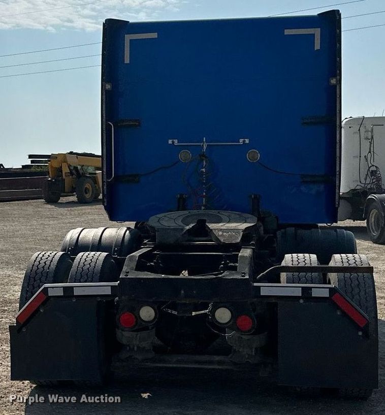 image for item MQ9460 1999 Peterbilt 377  semi truck