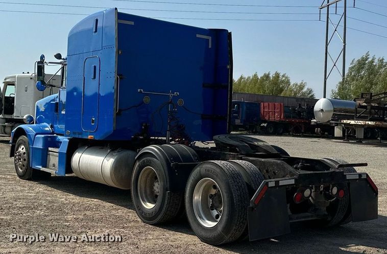 image for item MQ9460 1999 Peterbilt 377  semi truck