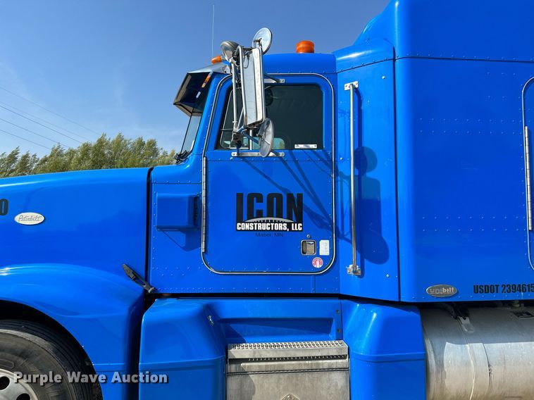 image for item MQ9460 1999 Peterbilt 377  semi truck