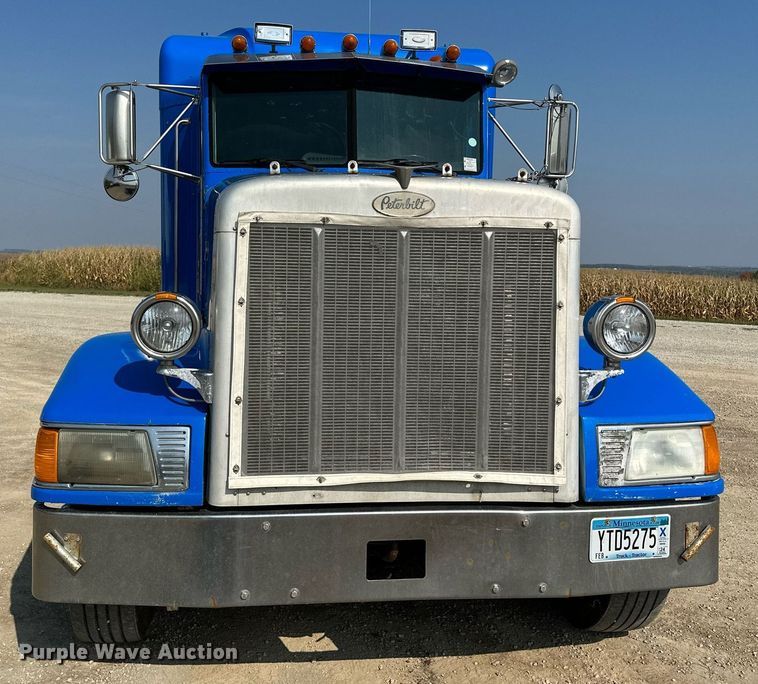 image for item MQ9460 1999 Peterbilt 377  semi truck