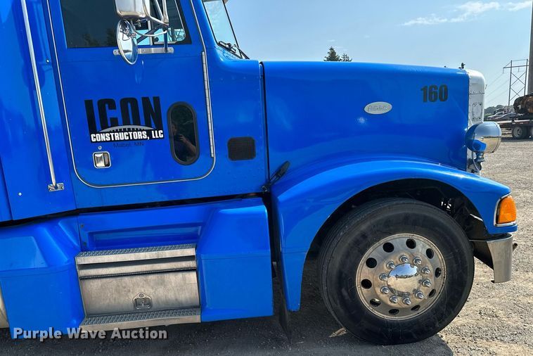 image for item MQ9460 1999 Peterbilt 377  semi truck