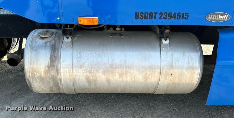 image for item MQ9460 1999 Peterbilt 377  semi truck