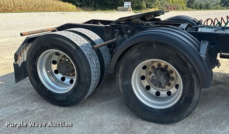 image for item MQ9460 1999 Peterbilt 377  semi truck