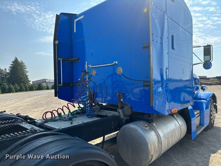 image for item MQ9460 1999 Peterbilt 377  semi truck